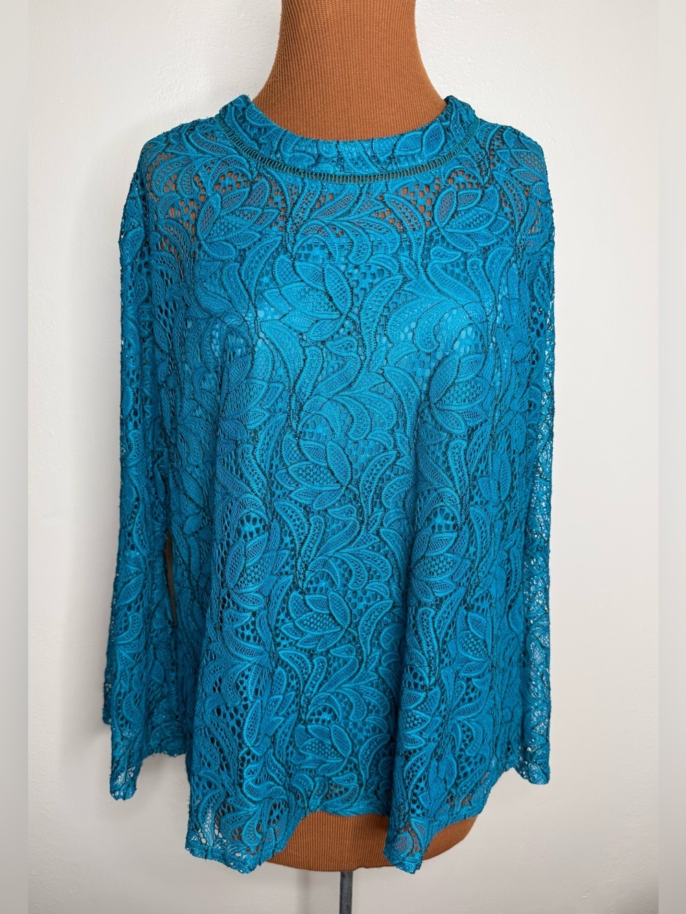 Ultra Pink Teal Lace Long-Sleeve Top With Matching Cami Size XL